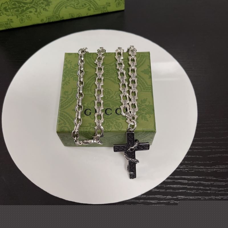 G*u*i necklaces